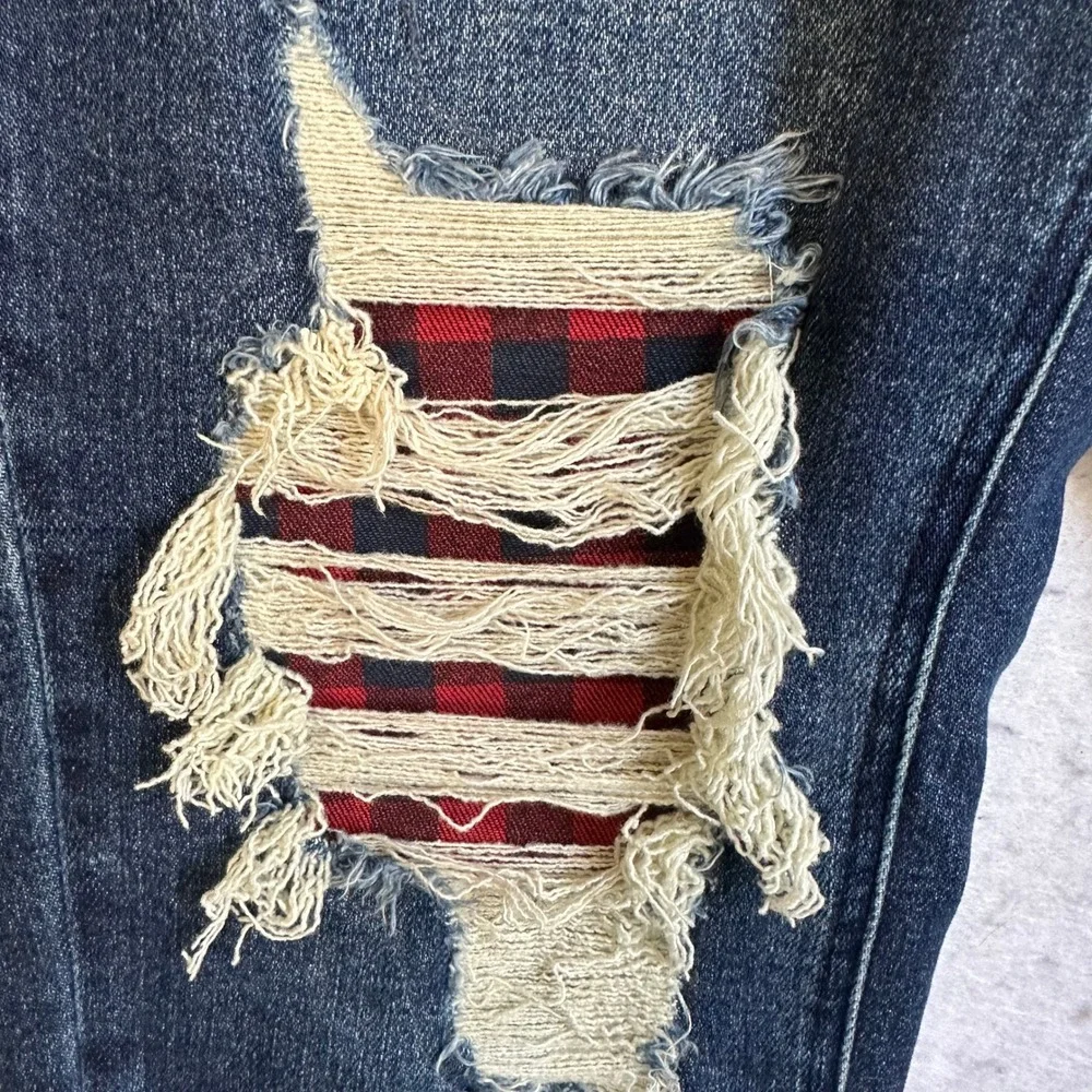 Judy Blue Boyfriend Fit Distressed Plaid Patch Jeans Dark Wash Denim Size 11/30 - Picture 2 of 9